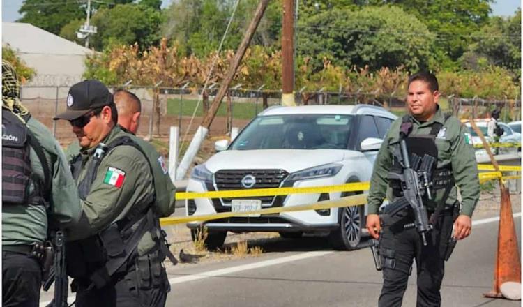 Localizan 6 cuerpos al interior de camioneta en Sinaloa