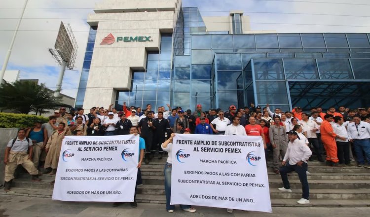 Acuden a mesa negociadora para resolver adeudos y Pemex no se presenta