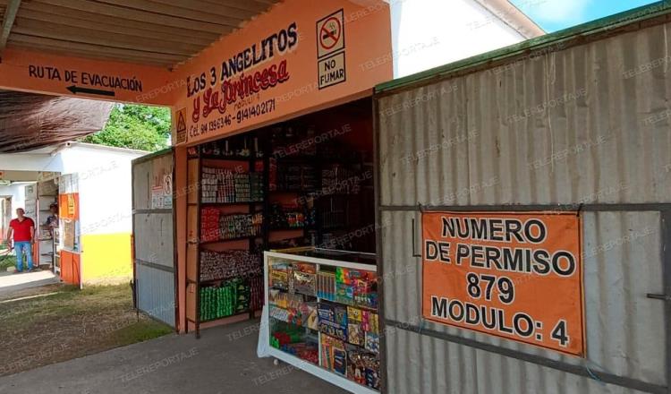 Inicia venta de pirotecnia en tianguis de El Cedro