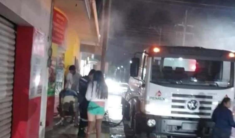 Se registra incendio en local comercial de Comalcalco