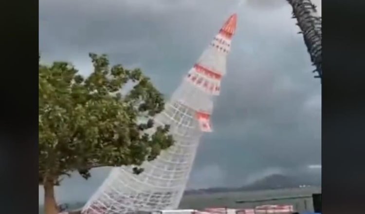 Cae árbol gigante de Navidad y mata a joven de 21 años en Brasil