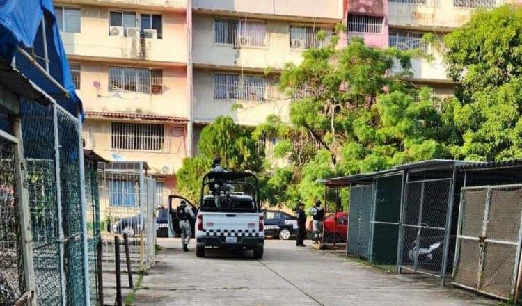 Presunto hallazgo de droga termina con herido y cateo en edificio Los Ríos