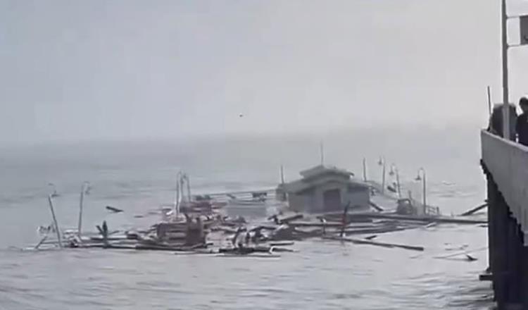 Colapsa muelle en Santa Cruz, California, por olas de hasta 7.6 metros