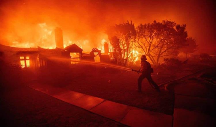 Hay al menos 5 muertos por incendios en California