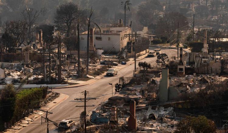 Entristece al Papa Francisco incendio en Los Ángeles