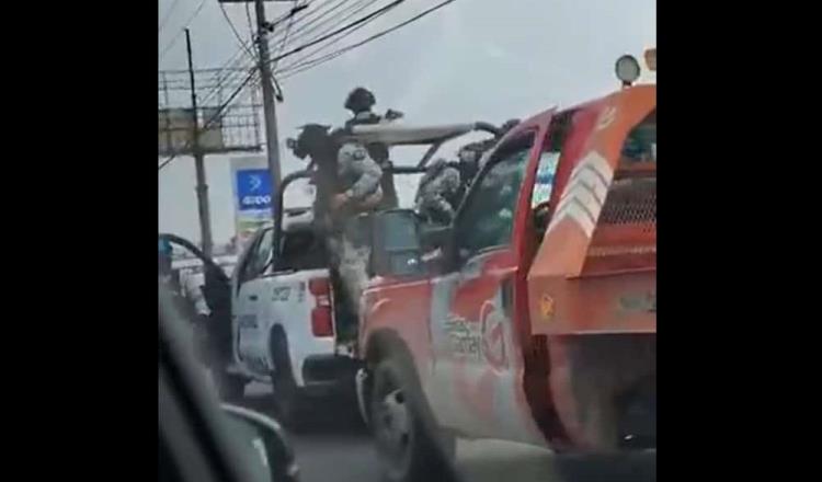 ¿Piensas que tuviste un mal día?, grúa choca camioneta de GN en Villahermosa